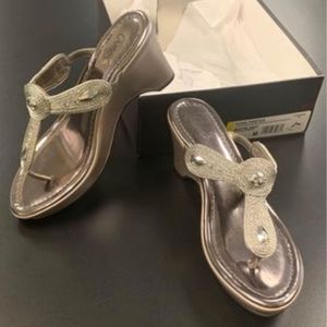 NWT CARLOS SANTANA WEDGE SANDAL
